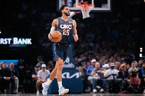 大功臣！阿杰伊·米切尔18中9得23分3板6助1帽 末节独得9分