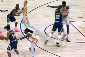 险引团战！阿隆·戈登与盖耶、戴森起冲突 老鹰被吹技术犯规