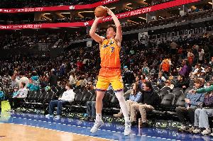 克尼佩尔连续16场命中多记3分 扩大新秀连续命中多记3分场次纪录