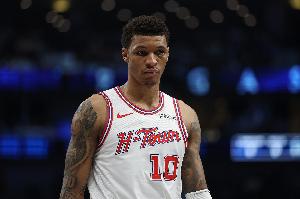 你打得？小贾巴里上半场6中2得4分3板 三分2中0延续上场10中0手感