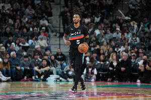 最近咋回事？卡斯尔半场8投仅1中拿到4分 还出现4失误