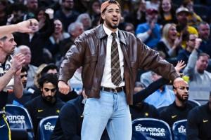 皮夹克+领带+牛仔靴！美媒：火了这身！本赛季最完美的穿搭？