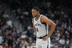 福克斯谈被逆转：我们要学会如何终结比赛 手感不佳要想其他办法