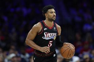 你小子爆发力也可以！格莱姆斯突破单臂战斧劈扣 助76人反超！