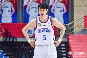 第二节爆发！赖俊豪半场4中3得11分 第二节三分三连击抹平分差