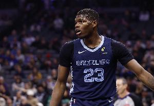 砍瓜切菜！科沃德三分再中 半节6中5独得13分领先篮网全队2分