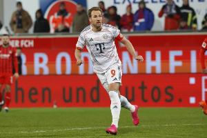 凯恩：迪亚斯为球队付出了很多，他本应该再进一个球