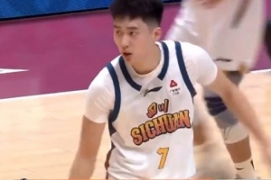 得分上双！段睿骐半场8中4拿到11分3板4助1断