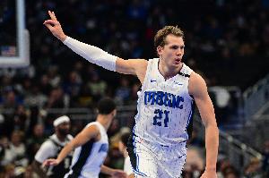 冲击力十足！大瓦格纳接球直杀内线 过掉防守强攻打2+1拿赛季首分