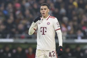 记者：拜仁仍计划让穆西亚拉本月重返赛场，但对阵科隆不会出场