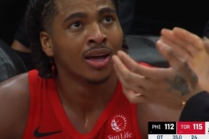 要立大功？9号秀博伊尔斯接连吃饼送暴扣 助队反超比分！