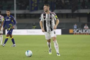 记者：库普梅纳斯不打算冬窗离开尤文，目前没有转会谈判