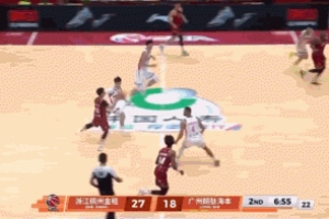 穿透防线！李悦洲半场长传约翰逊暴扣打停广州 吴前比望远镜