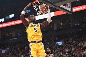 取胜之匙？艾顿本赛季砍下15+10板的比赛 湖人11胜0负