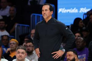 斯波：我们想打出漂亮风格的篮球 希罗和鲍威尔默契在变得更好