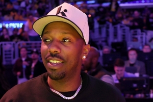 詹姆斯：我没和富保罗讨论过他的播客 那是他的平台和节目话题