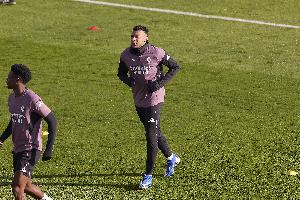 记者：姆巴佩能否出战莱万特还不确定，不排除他上场的可能性