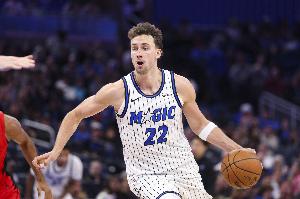 状态全无！小瓦格纳复出半场5中1拿2分出现3失误 正负值-6