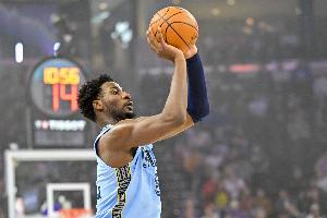 持续发力！小贾伦·杰克逊单打勾手命中 率队将优势扩大到20分