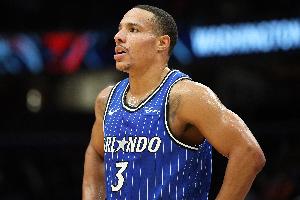 纵享丝滑！贝恩底线突破 空中拉杆晃开防守反篮打中