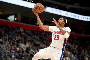 复出后最高效一场？艾维替补17分钟砍15分 8中6&三分5中3