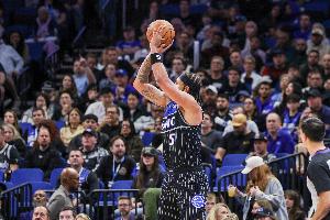 攻防一体！班凯罗16中9砍下26分13板4助4断 三分8中4