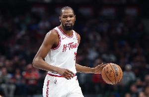 上来手还不热！杜兰特首节7投仅1中得2分 但防守给力有3次抢断