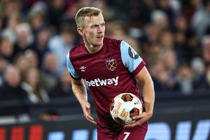 TA：西汉姆中场普劳斯在努诺麾下难获机会，冬窗有离队的可能