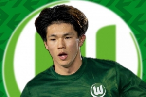 德天空：狼堡将支付900万欧解约金，签下20岁日本前锋盐贝健人