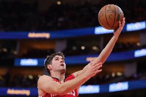 充满自信投就对了！谢泼德三分6中4贡献14分2助2断 正负值+11