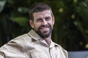 皮克：梅西未来可能参与国王联赛？梅西是历史最佳，梦想他能来踢