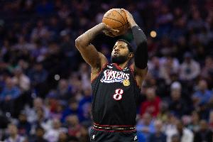 中规中矩！保罗·乔治12中6拿到14分4板5助2断 正负值+9