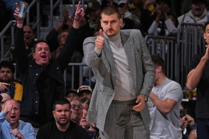 约基奇受伤后穆雷场均29+9助 沃特森23+6板 小哈达威17分