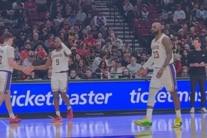 父子同台！詹姆斯赛后转发：自己和布朗尼同场竞技时刻