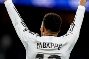 点射达成西甲50球里程碑，姆巴佩社媒晒庆祝进球背影照片