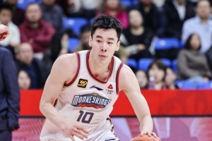 先打打组织！郭昊文半场送出5次助攻 4投2中&罚球5中5贡献9分