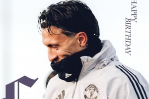 曼联官方祝利桑德罗28岁生日快乐，加盟以来出战102场斩获2冠