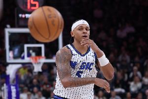 这是怎么了？班凯罗反击单臂简单扣空篮扣飞 五大囧再+1