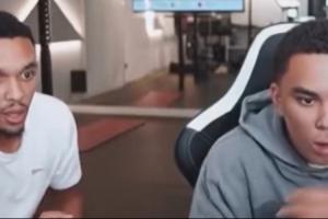 阿诺德和兄弟直播，目睹皇马队友迪亚斯失点后，直接惊出屏幕外