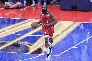 苦苦支撑！哈登连续3次单打得手 帮助快船迫近比分打停奇才