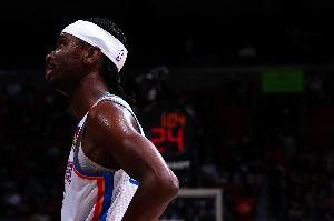 予取予求！亚历山大11中7砍半场最高16分2帽 正负值+14