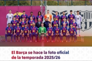 巴萨官方晒最新全家福：特狮C位并展示西超杯，新援坎塞洛在列