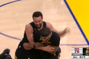 气势如虹！库里三分命中&连续长传助攻小佩顿、波杰 打出12-0攻势