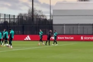 他回来了！记者：萨拉赫已回到利物浦进行训练