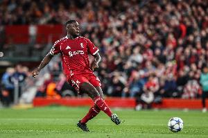 记者：科纳特因家庭原因返回法国，能否赶上对阵马赛仍不确定