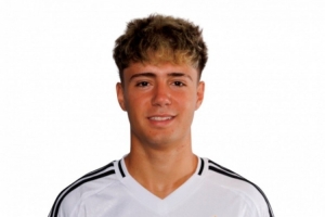 TA：阿森纳冬窗没有积极引援，夏窗或关注皇马后卫巴尔德佩尼亚斯