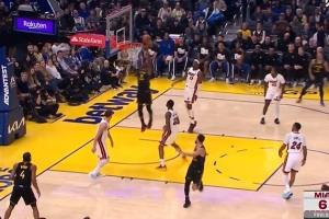 霸屏了！巴特勒开场连续攻筐个人独得6分