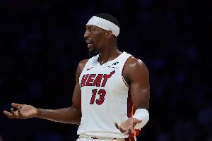 破荒！阿德巴约补篮命中个人本场首球 此前10中0