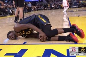 本场不回归！巴特勒面部狰狞捂着膝盖痛苦倒地 被队友架回更衣室