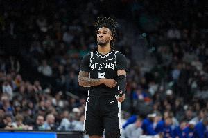 疯狂起跳！卡斯尔跳球赢了申京 哈珀助飞科内特空接得分